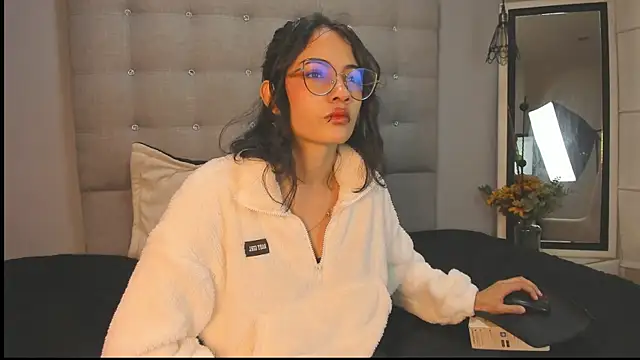 Snapshot of Moon__April chatting on November 2025 07:25:02 PM Moon April online show from November 2025 07:25:02 PM