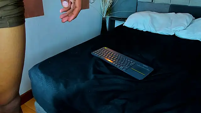 Snapshot of LilithAndKai chatting on March 2025 08:18:02 PM LilithAndKai online show from March 2025 08:18:02 PM