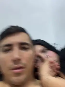 pareja curiosa19 online show from December 2025 04:01:01 AM