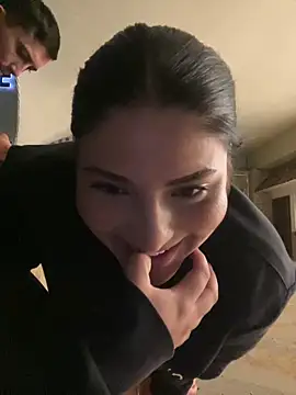 pareja curiosa19 online show from May 2026 11:51:02 PM