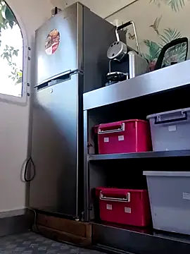 emiliemilf online show from March 2026 09:09:01 PM