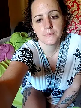 Snapshot of emiliemilf chatting on June 2026 08:10:01 PM emiliemilf online show from June 2026 08:10:01 PM