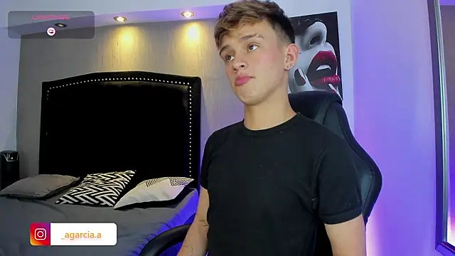 Snapshot of LiamWildx20 chatting on March 2026 04:57:02 AM LiamWildx20 online show from March 2026 04:57:02 AM