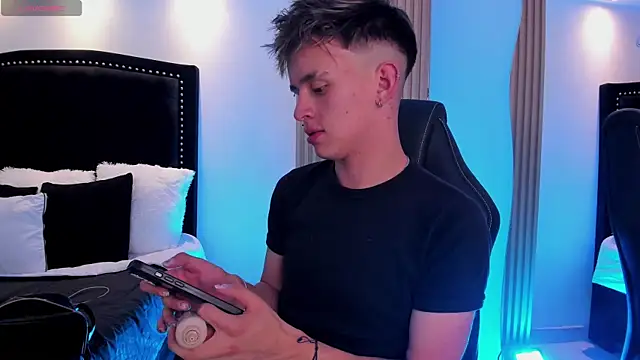 LiamWildx20 online show from May 2026 04:34:01 AM