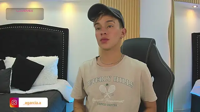LiamWildx20 online show from May 2026 10:30:02 PM