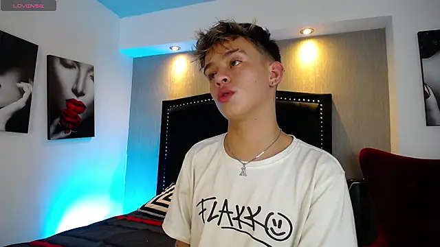 Snapshot of LiamWildx20 chatting on March 2026 06:08:02 AM LiamWildx20 online show from March 2026 06:08:02 AM