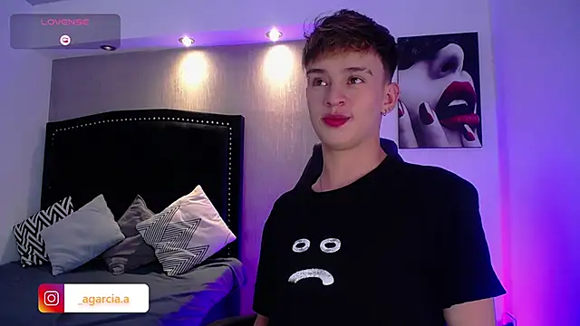 Snapshot of LiamWildx20 chatting on April 2026 06:10:01 AM LiamWildx20 online show from April 2026 06:10:01 AM