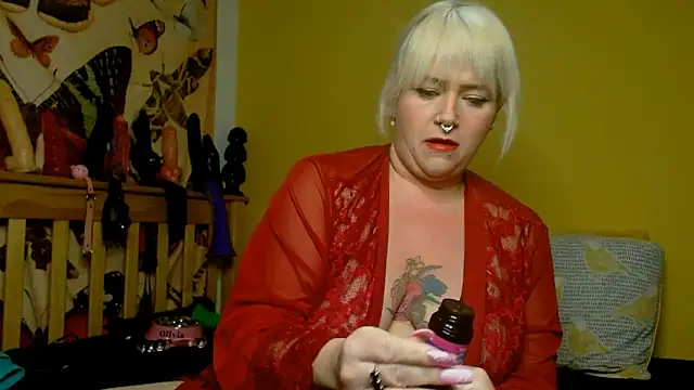 Snapshot of FilthyCuteOlivia chatting on December 2025 09:20:02 PM FilthyCuteOlivia online show from December 2025 09:20:02 PM