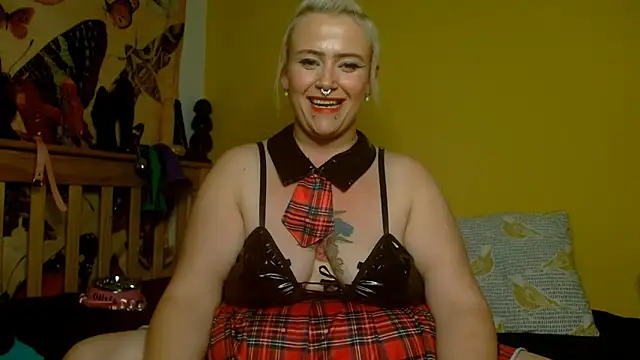 Snapshot of FilthyCuteOlivia chatting on December 2025 09:30:02 PM FilthyCuteOlivia online show from December 2025 09:30:02 PM