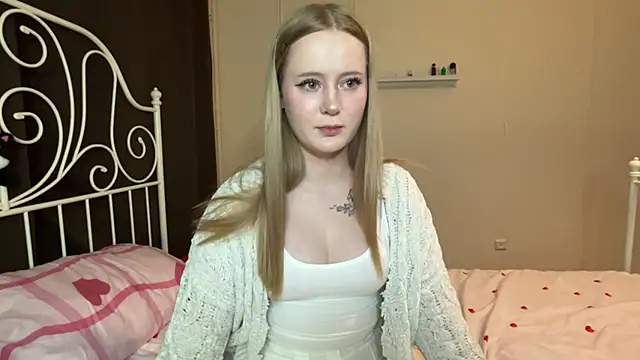 LolyaMin online show from April 2026 07:42:01 PM