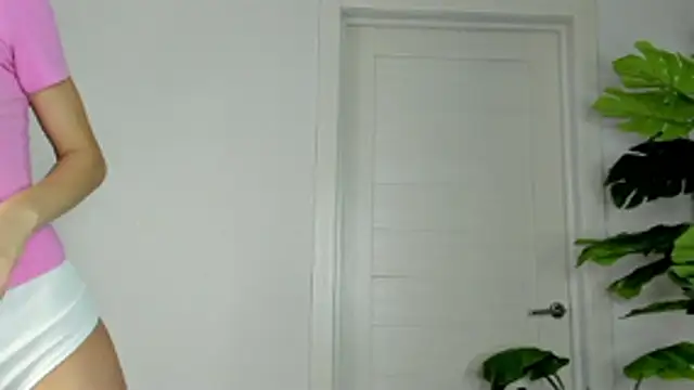 Snapshot of Sweet_Piece chatting on October 2025 08:09:01 PM Sweet Piece online show from October 2025 08:09:01 PM