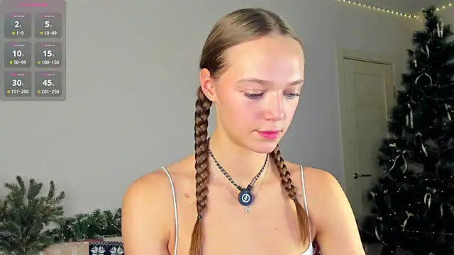 Snapshot of Sweet_Piece chatting on December 2025 10:21:01 PM Sweet Piece online show from December 2025 10:21:01 PM