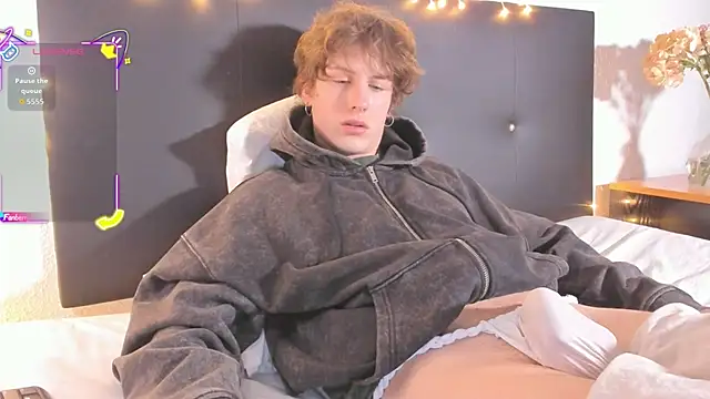 RobFavorite1 online show from January 2026 08:48:01 PM