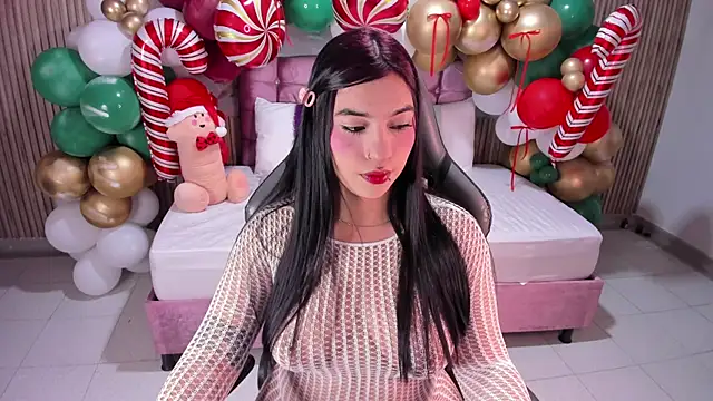 Nicolee19 online show from December 2025 06:41:01 PM