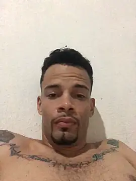 HenriquePhn online show from May 2026 12:06:01 AM