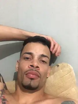 HenriquePhn online show from August 2026 05:06:02 AM