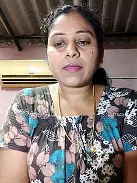 Snapshot of JENNIFERtamil chatting on May 2026 07:41:01 AM JENNIFERtamil online show from May 2026 07:41:01 AM