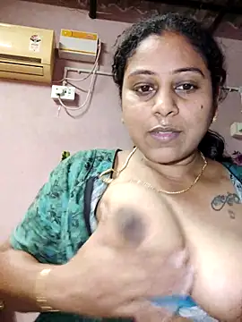 Snapshot of JENNIFERtamil chatting on May 2026 07:57:02 AM JENNIFERtamil online show from May 2026 07:57:02 AM