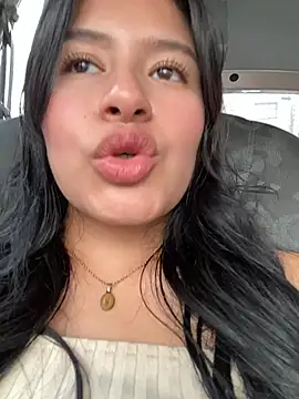 andrea gomes  online show from November 2025 06:41:02 PM