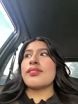 andrea gomes  online show from April 2026 09:28:01 PM