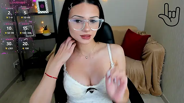 Kitti   online show from October 2025 01:48:01 AM