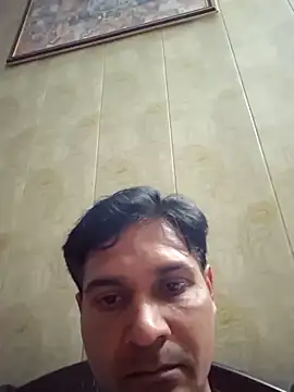 johnny8731 online show from April 2026 04:02:01 PM