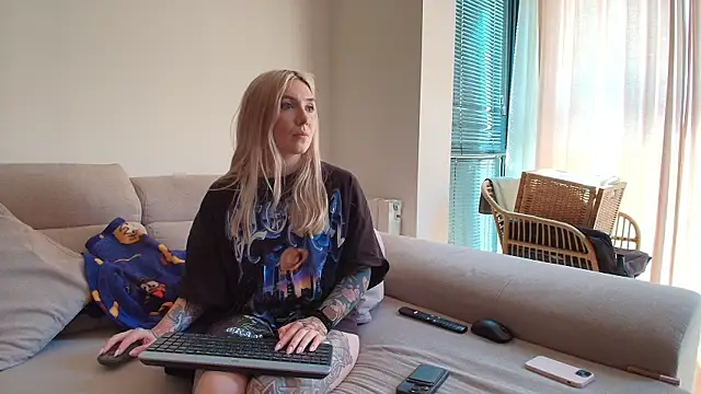 tattoobbgirl online show from April 2026 02:13:01 PM