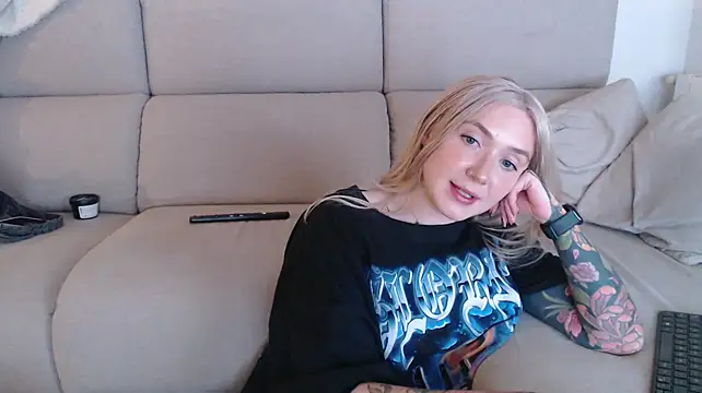 Snapshot of tattoobbgirl chatting on September 2025 05:08:02 PM tattoobbgirl online show from September 2025 05:08:02 PM