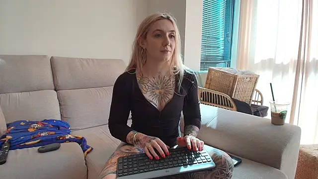 tattoobbgirl online show from May 2026 03:50:01 PM