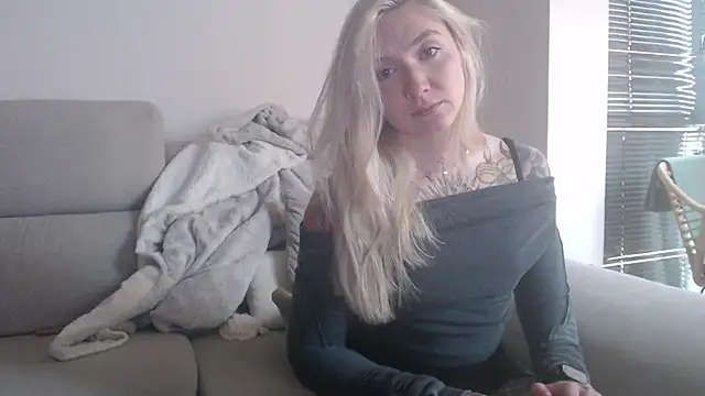 Snapshot of tattoobbgirl chatting on November 2025 12:41:01 PM tattoobbgirl online show from November 2025 12:41:01 PM