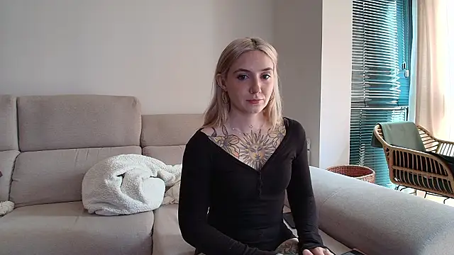 Snapshot of tattoobbgirl chatting on February 2026 01:10:01 PM tattoobbgirl online show from February 2026 01:10:01 PM