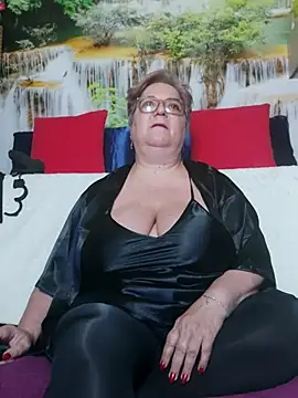 QueenPammy1 online show from November 2025 05:00:02 AM