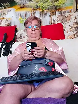Snapshot of QueenPammy1 chatting on October 2025 08:27:01 AM QueenPammy1 online show from October 2025 08:27:01 AM