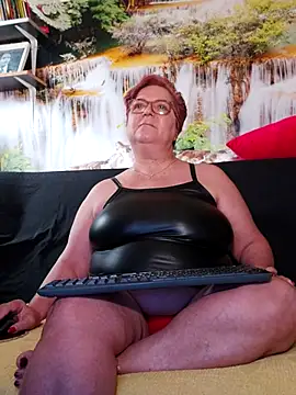 Snapshot of QueenPammy1 chatting on March 2025 06:50:02 AM QueenPammy1 online show from March 2025 06:50:02 AM