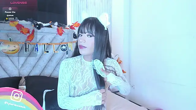 Taylor Harveey online show from October 2025 09:04:02 PM