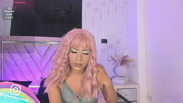 Taylor Harveey online show from November 2025 08:09:02 PM