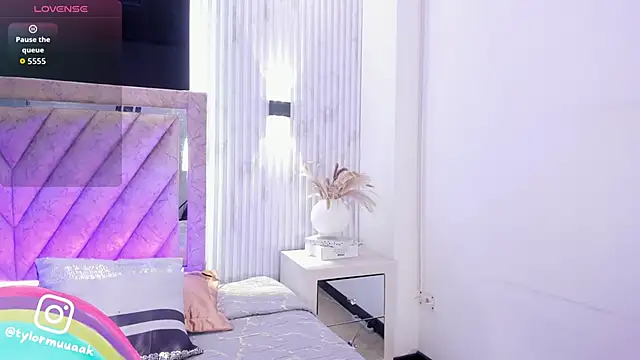 Taylor Harveey online show from December 2025 08:41:02 PM