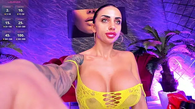 Snapshot of IzabelaTessa chatting on June 2026 07:30:02 PM IzabelaTessa online show from June 2026 07:30:02 PM