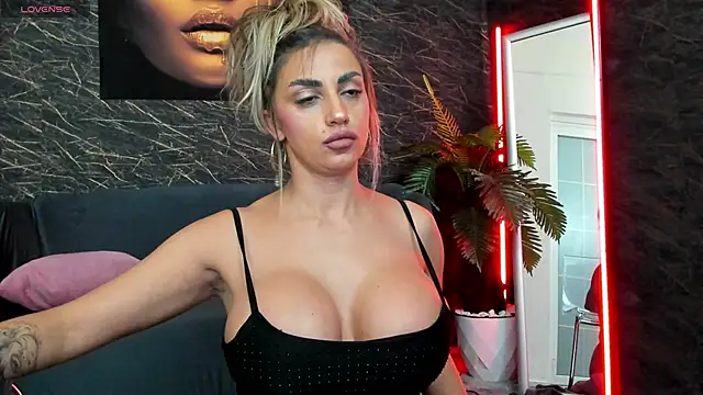 IzabelaTessa online show from December 2025 08:17:02 PM