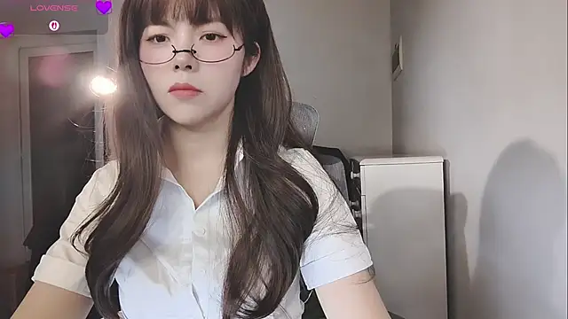 Snapshot of BlushDoll chatting on April 2026 04:26:01 PM BlushDoll online show from April 2026 04:26:01 PM