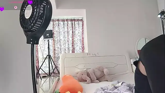 Snapshot of BlushDoll chatting on May 2026 06:54:02 AM BlushDoll online show from May 2026 06:54:02 AM
