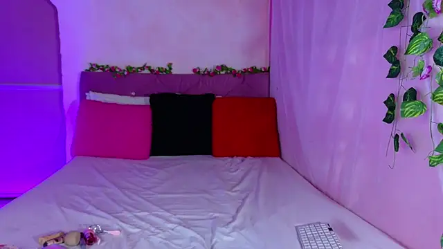  mia and mike  online show from November 2025 01:59:01 PM