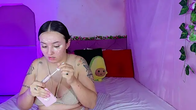  mia and mike  online show from October 2025 01:02:01 PM