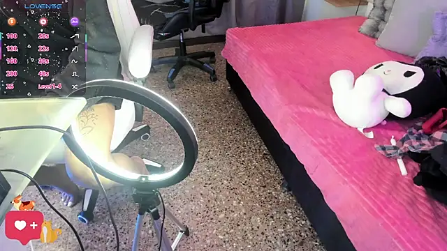 cherryboom23 online show from April 2026 06:11:02 PM