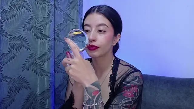 Misscarolsph online show from April 2026 06:22:01 PM