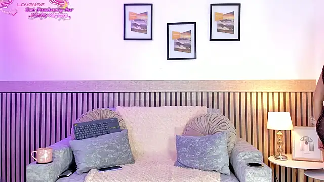 hanna mils online show from November 2025 04:16:02 AM