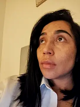 Elowyn online show from October 2025 02:45:01 AM