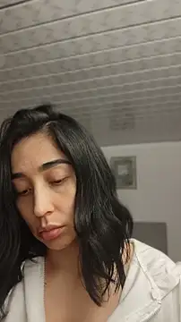 Snapshot of Elowyn chatting on May 2026 12:25:01 AM Elowyn online show from May 2026 12:25:01 AM