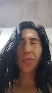 Elowyn online show from April 2026 10:38:02 PM