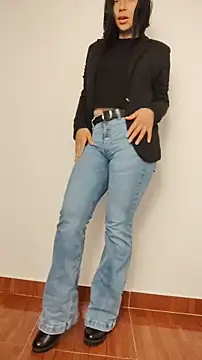 Elowyn online show from December 2025 10:21:01 PM